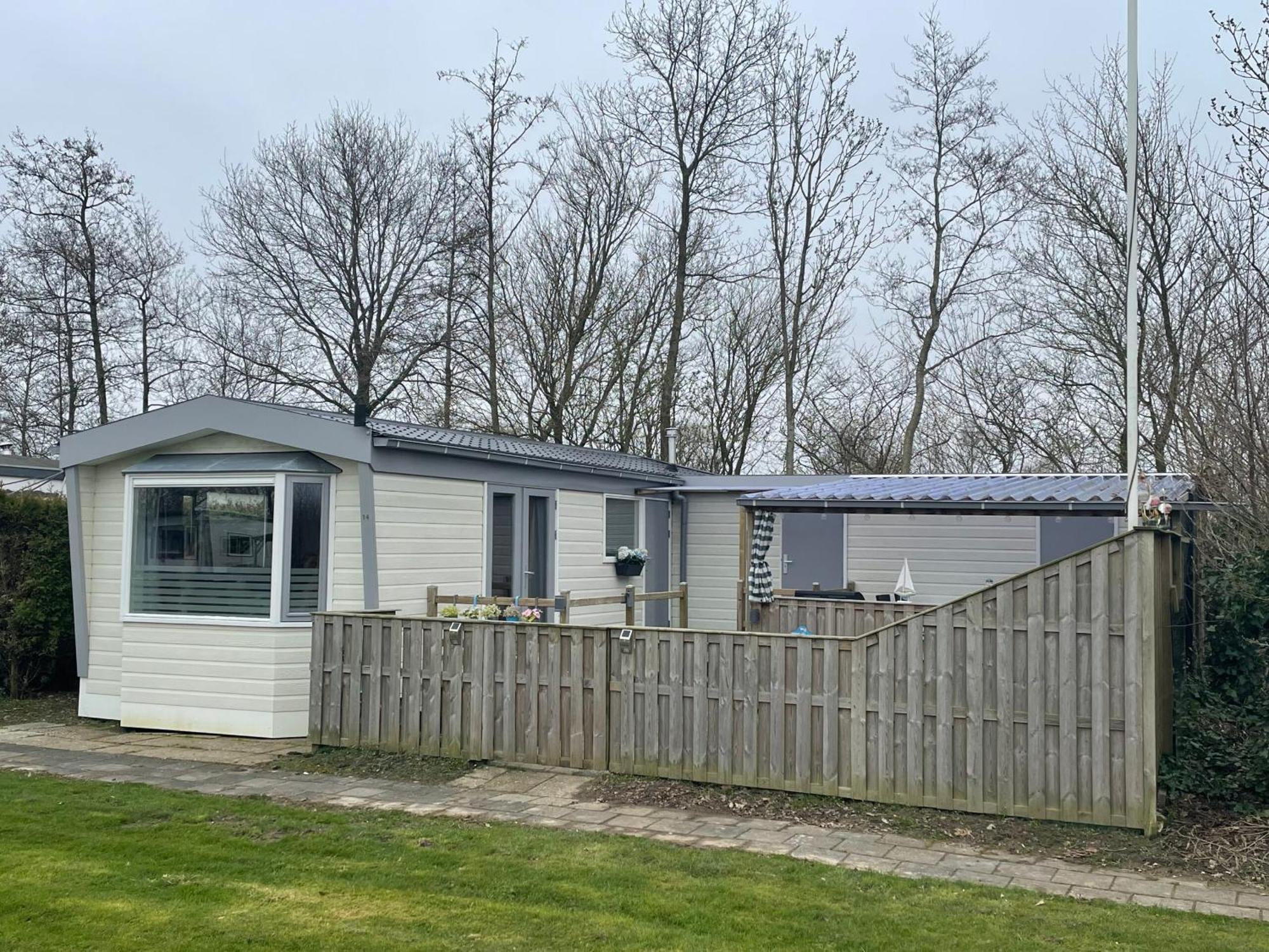 Luxe Chalet Friesland I14 - 5 Pers Westergeest المظهر الخارجي الصورة